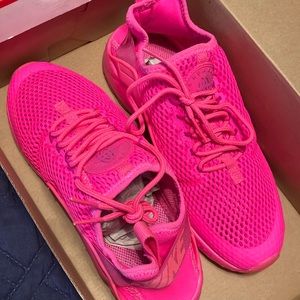 Nike Air bright pink shoes, new, Certificate of Authenticity